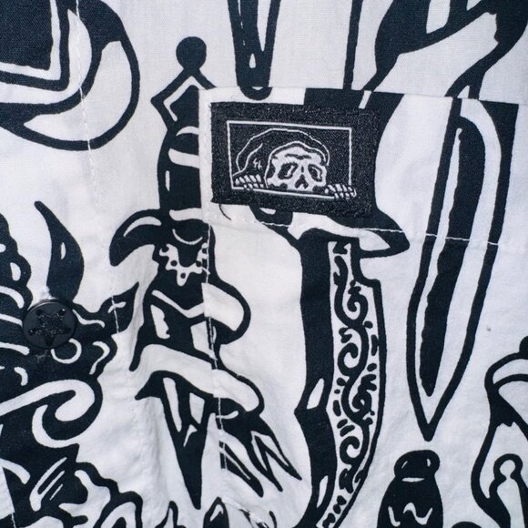 Lurking Class Daggers Black White Graphic Short-Sleeve Button-Up Shirt XL Goth - Picture 5 of 11